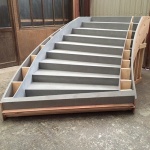 Escalier-coule-a-l-envers-droite-(Escalier-prefabrique-en-vendee)